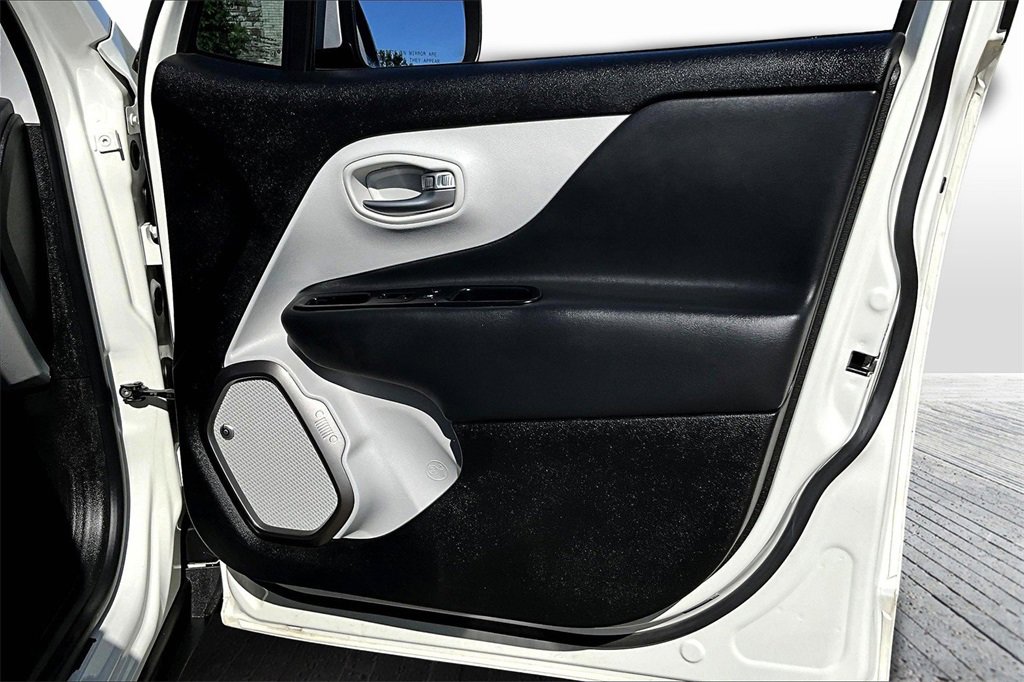 Used 2018 Jeep Renegade Limited w/ Safety & Security Group image 19