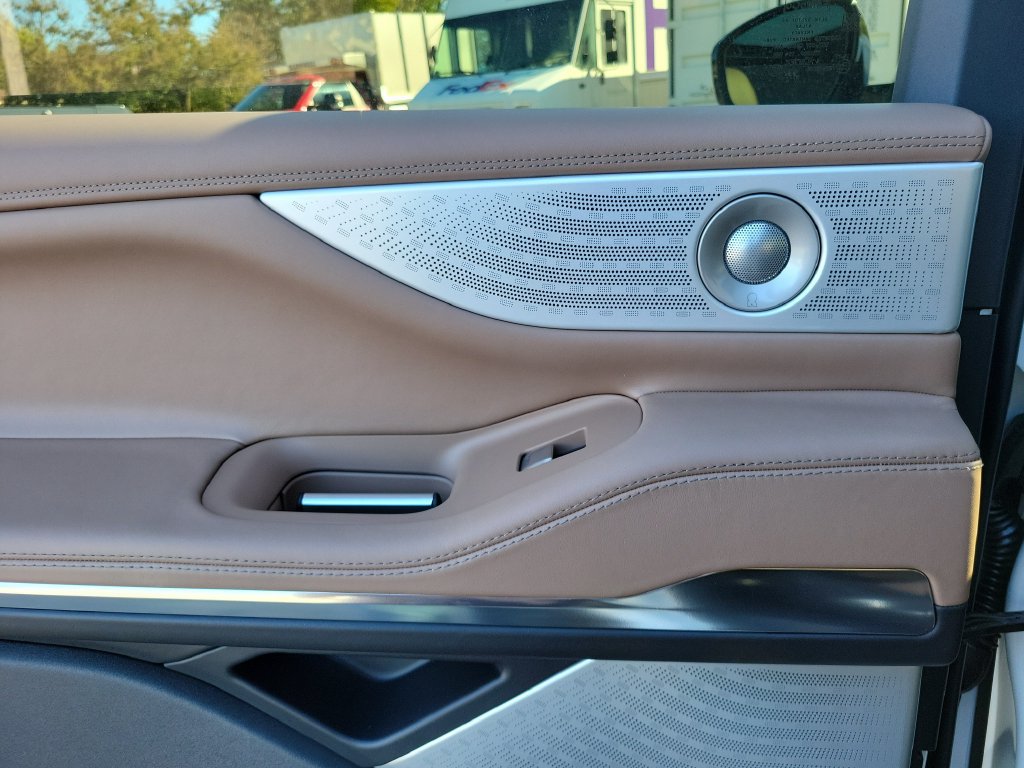 New 2027 Lincoln Navigator L Black Label AWD/4WD image 16
