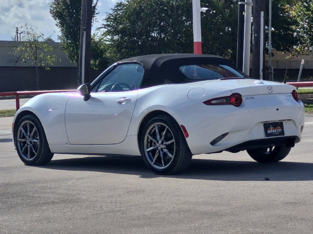 Used 2020 MAZDA MX-5 Miata Grand Touring RWD image 4