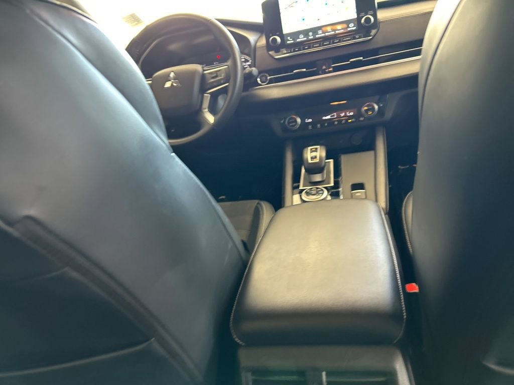 Used 2024 Mitsubishi Outlander SE image 31