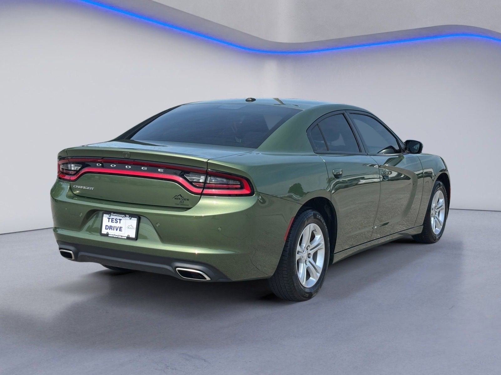 Used 2022 Dodge Charger SXT w/ Driver Convenience Group RWD image 6
