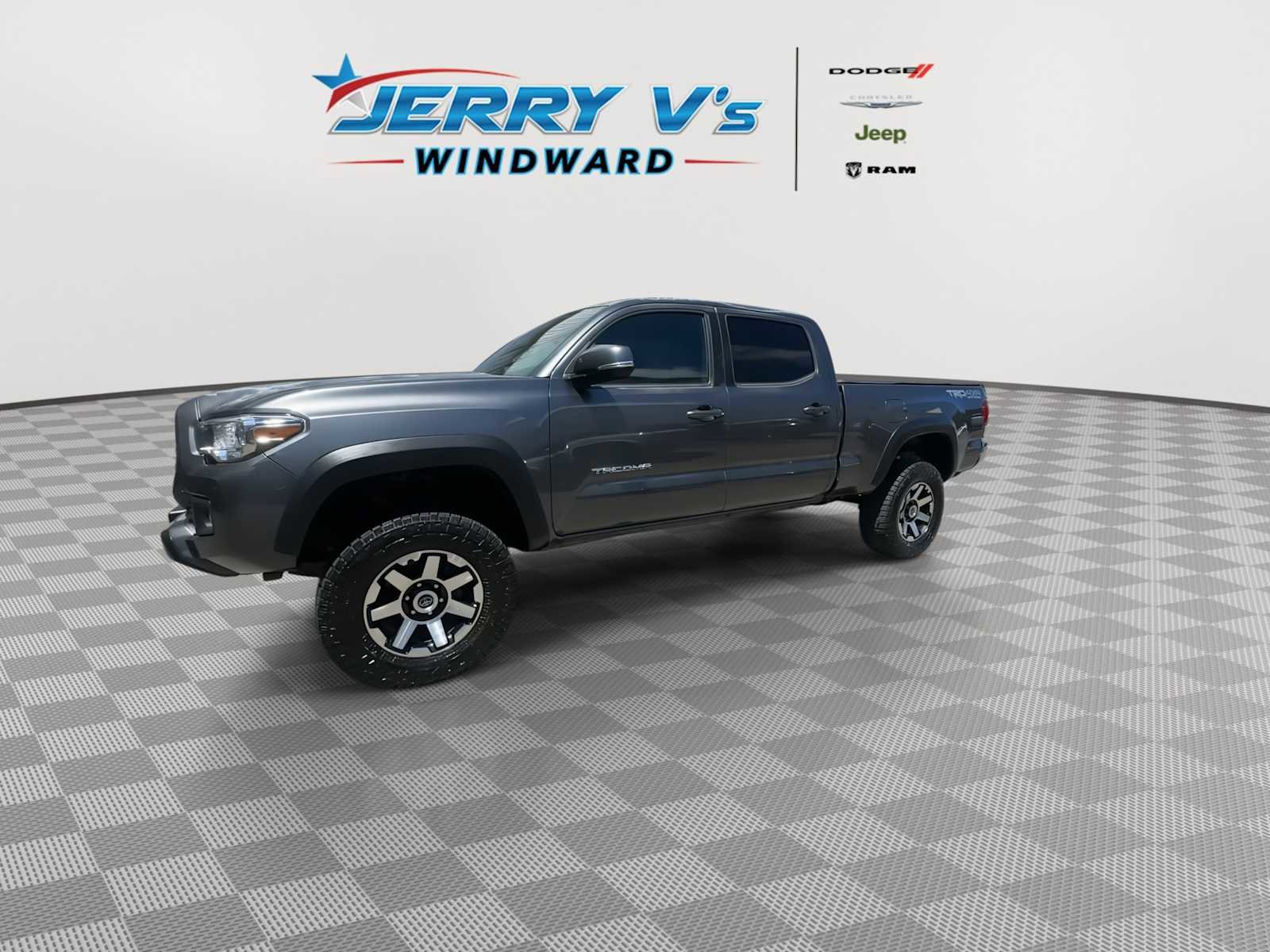 Used 2019 Toyota Tacoma TRD Off-Road image 3