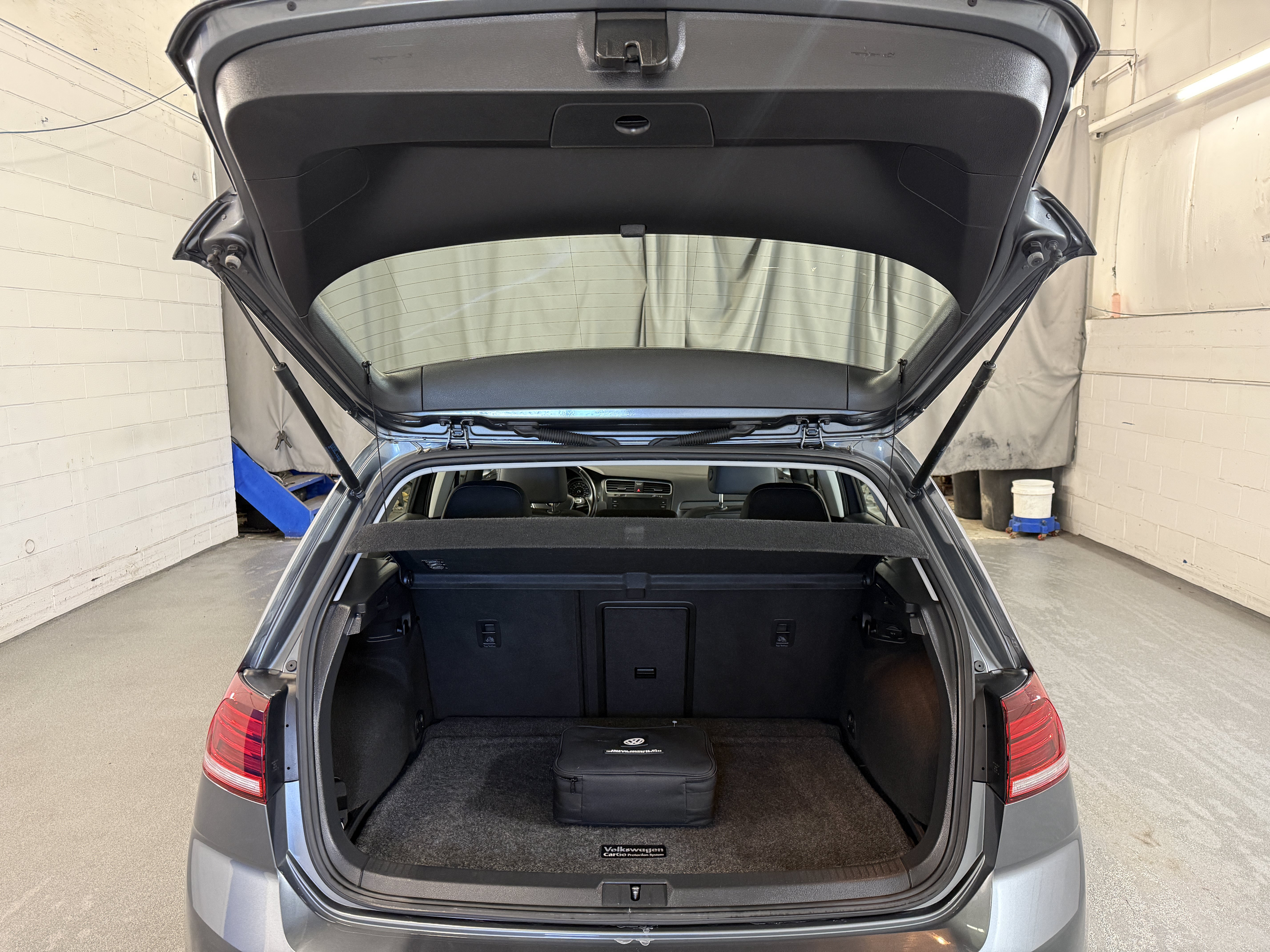 Used 2018 Volkswagen Golf SE FWD image 8