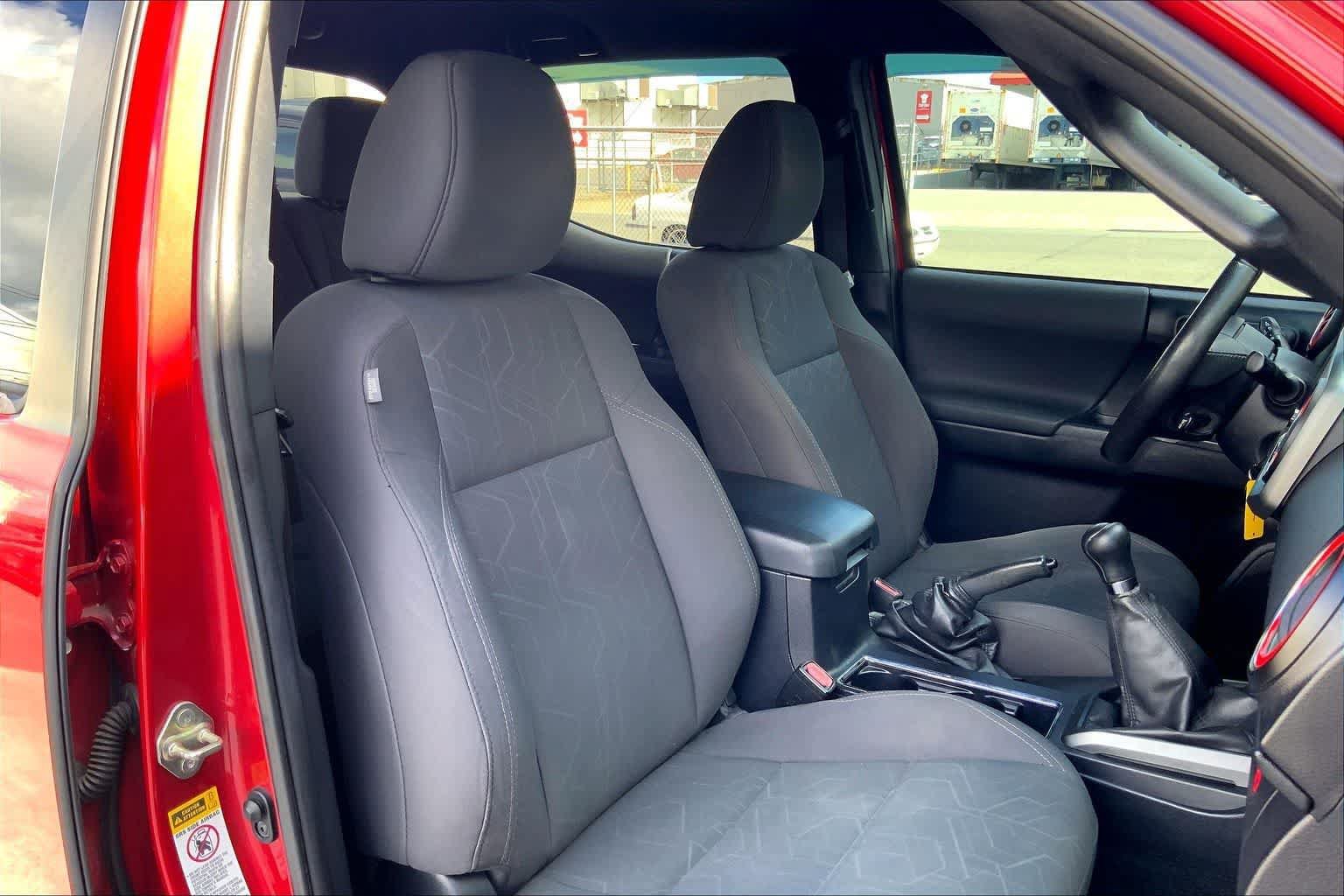 Used 2016 Toyota Tacoma SR AWD/4WD image 13