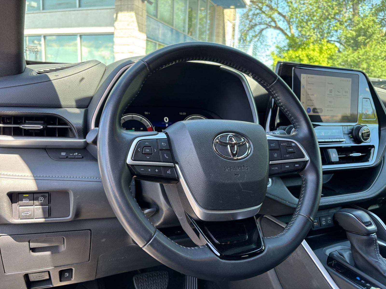 Used 2025 Toyota Highlander XSE AWD/4WD image 32