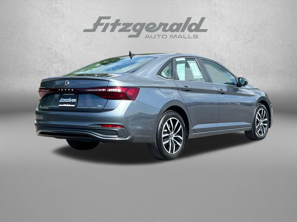 Used 2025 Volkswagen Jetta SE FWD image 8