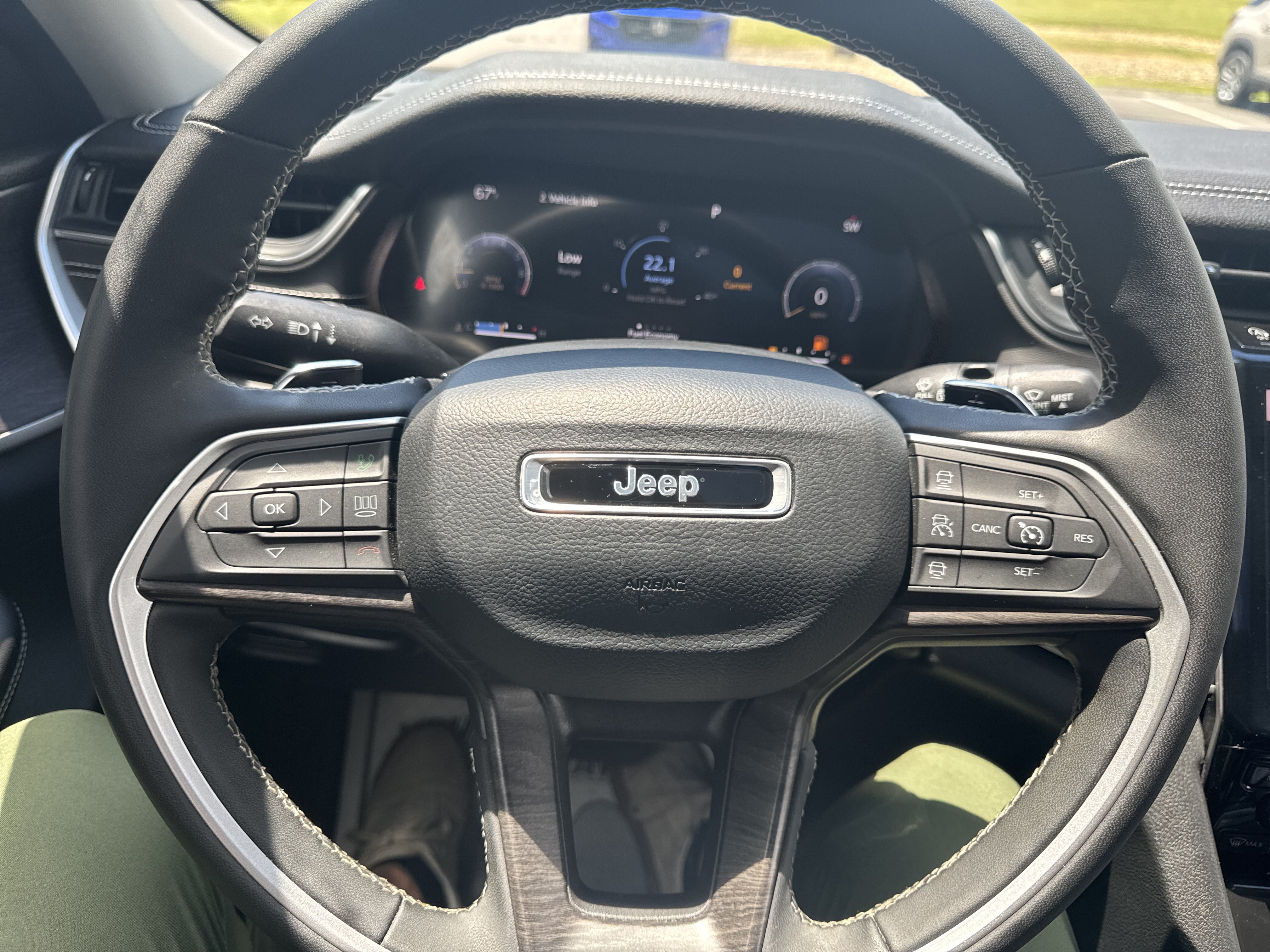 Used 2023 Jeep Grand Cherokee L Limited AWD/4WD image 19