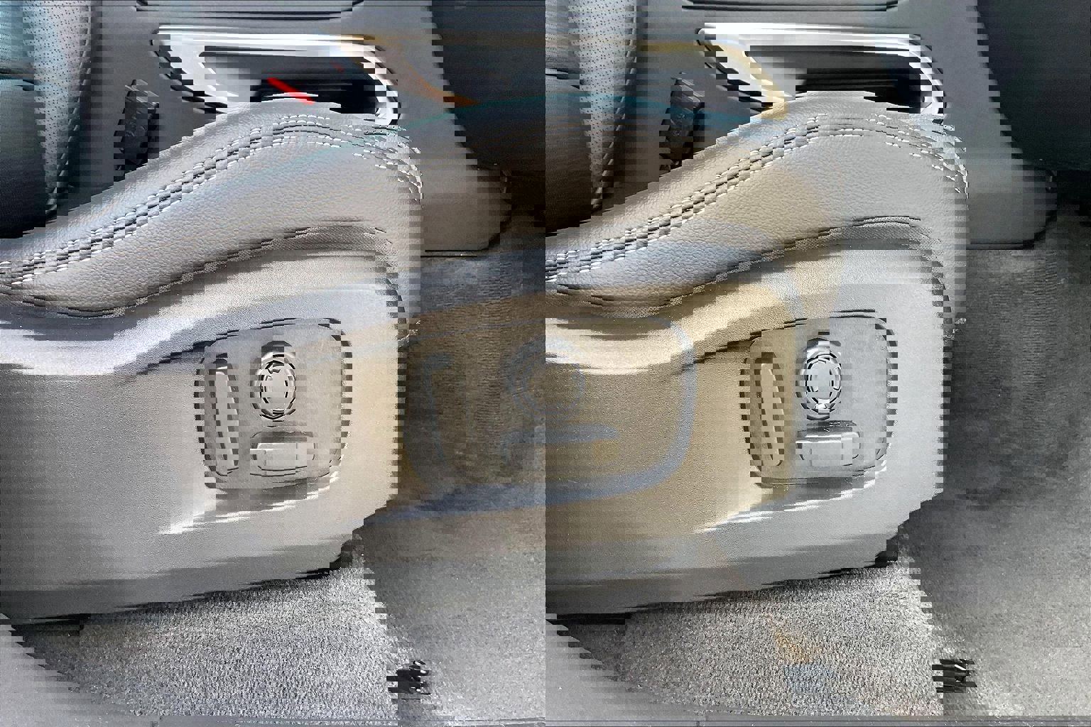 Used 2024 Jaguar F-PACE R-Dynamic S image 34