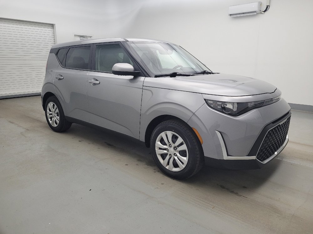 Used 2025 Kia Soul LX FWD image 11