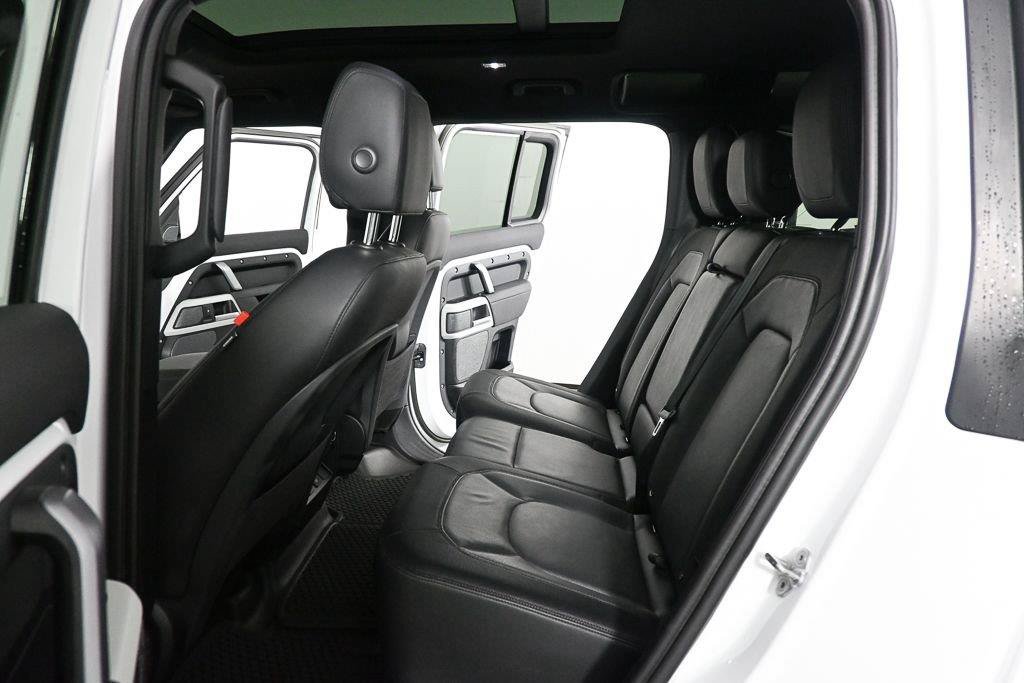 Used 2023 Land Rover Defender 110 X-Dynamic SE AWD/4WD image 18