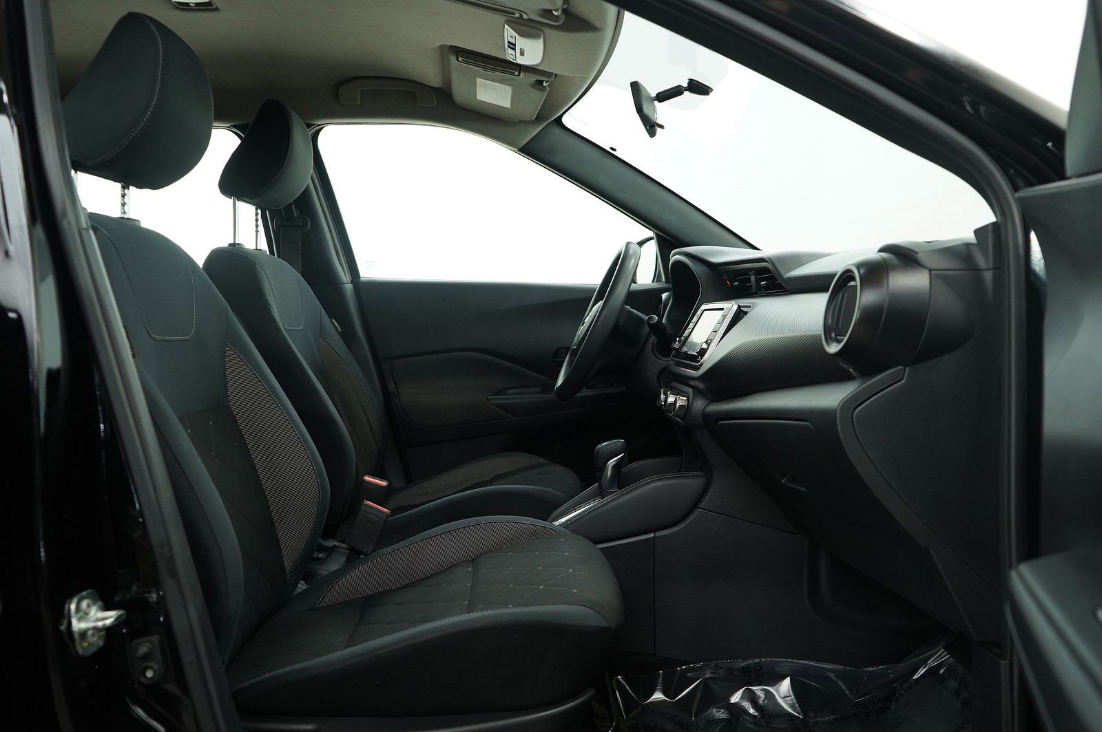 Used 2019 Nissan Kicks S image 11