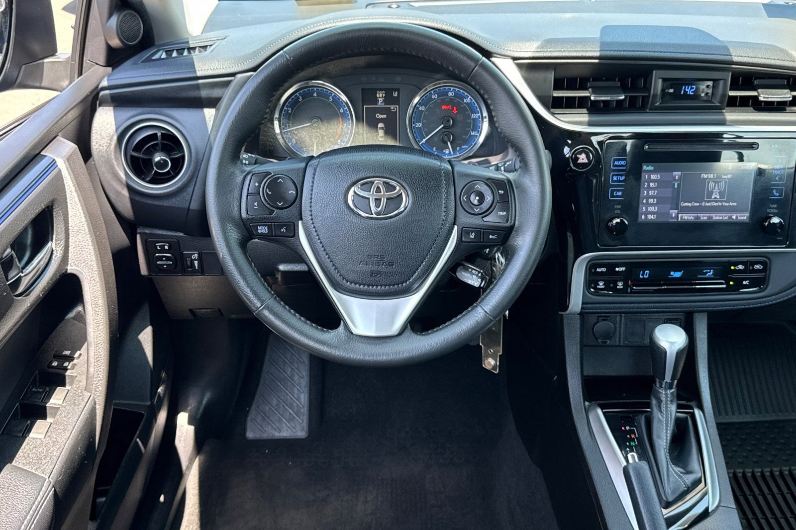 Used 2018 Toyota Corolla SE FWD image 14