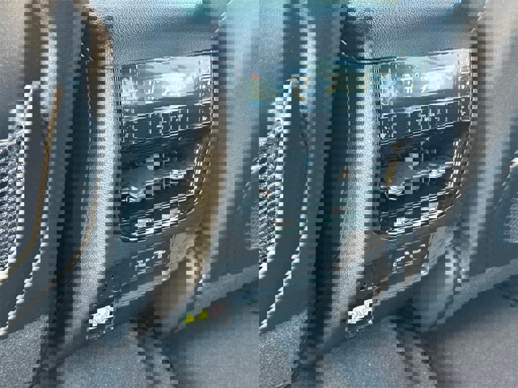 New 2026 Jeep Grand Cherokee L Limited w/ Limited Altitude Package image 13