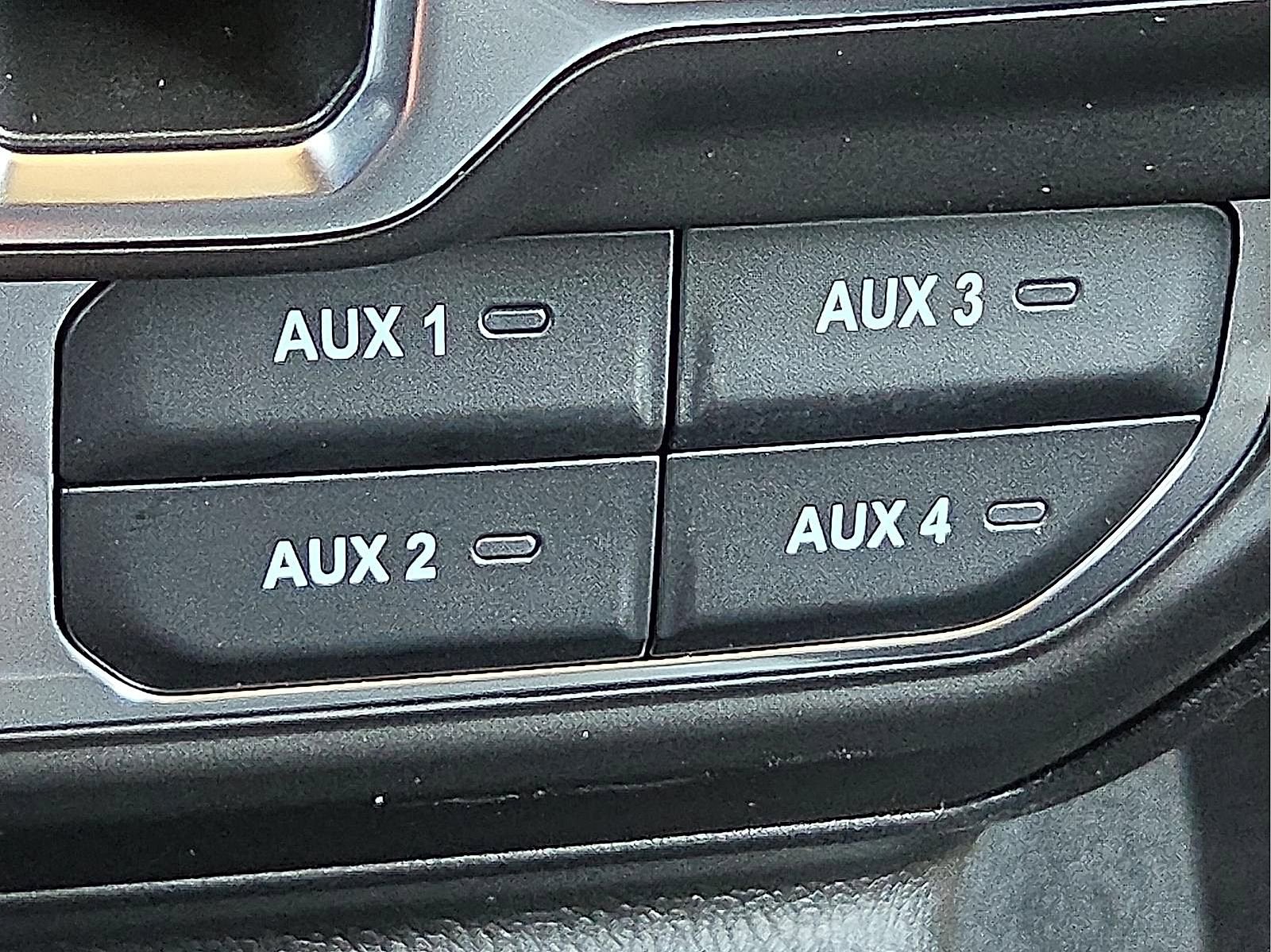 New 2025 Jeep Gladiator Mojave w/ Steel Bumper Group image 18