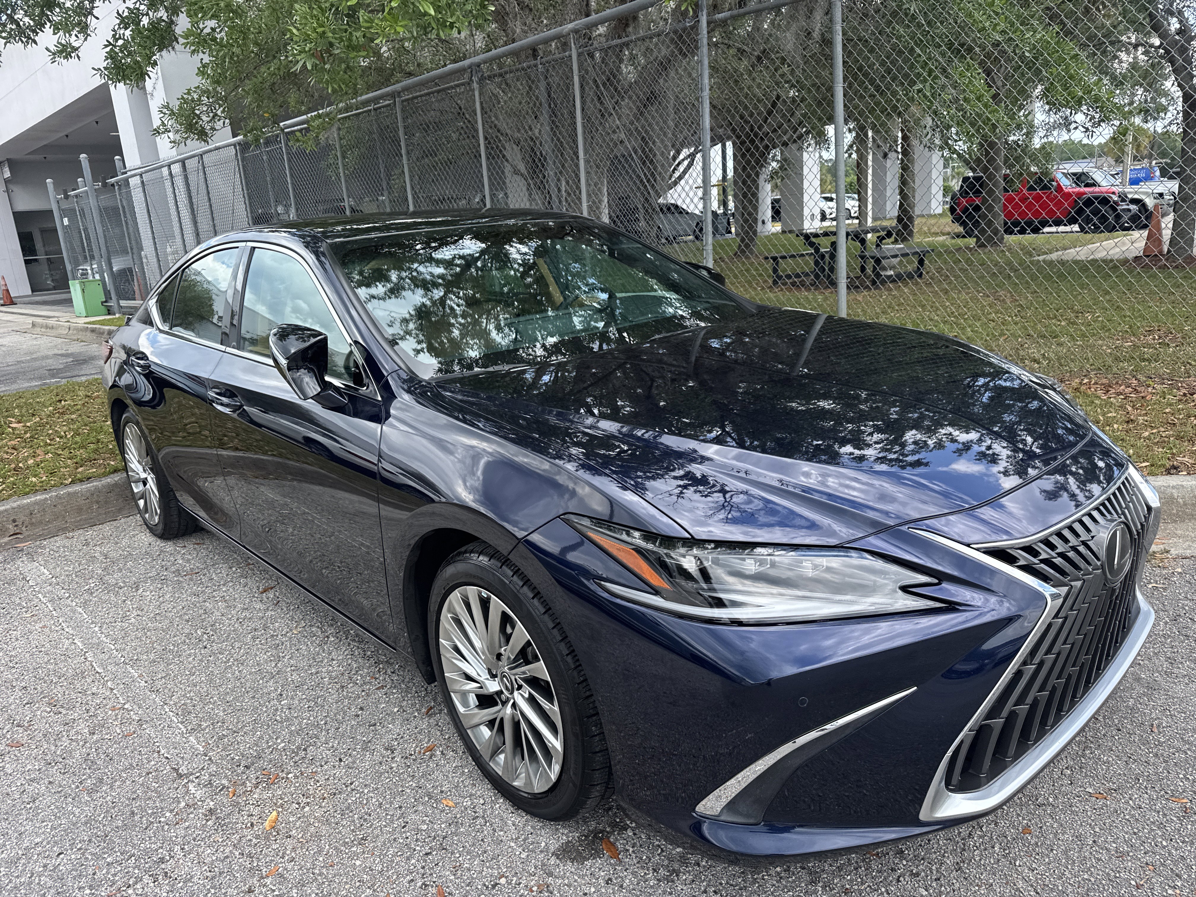 Certified 2022 Lexus ES 350 Ultra Luxury w/ Accessory Package 2 FWD image 2