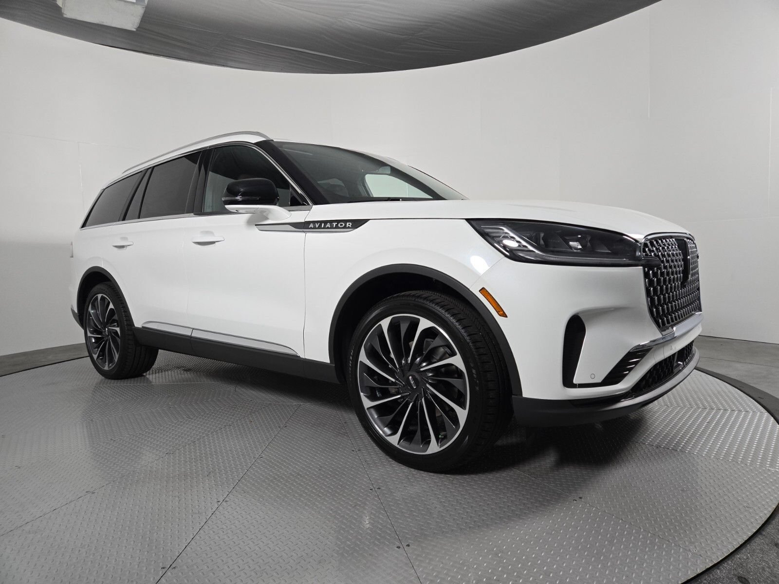 New 2026 Lincoln Aviator Reserve AWD/4WD image 2