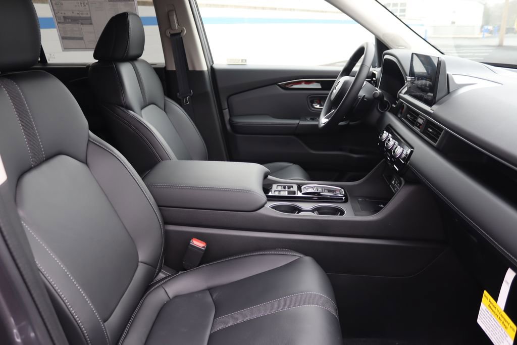 Certified 2025 Honda Pilot Touring image 22