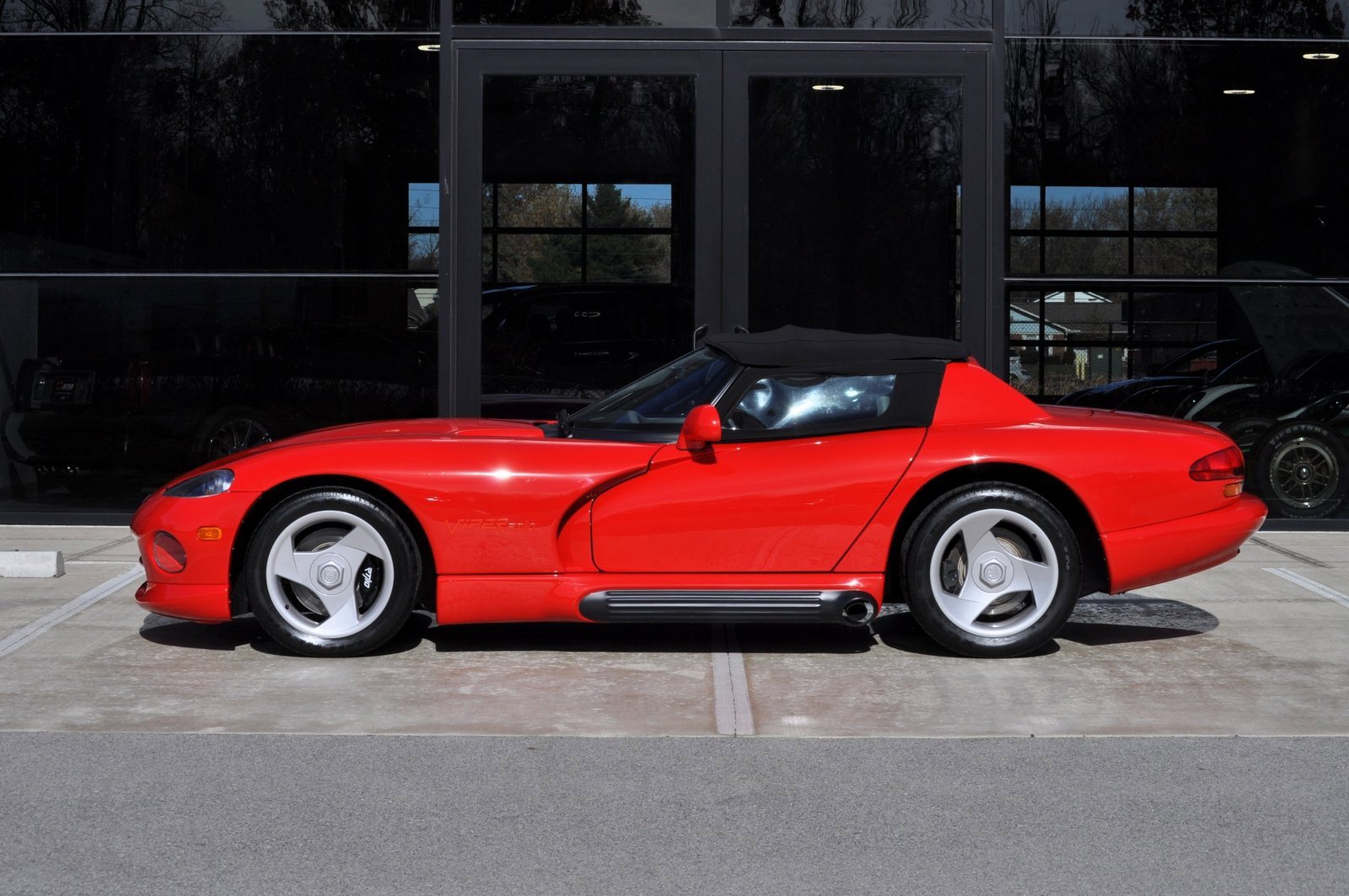 Used 1994 Dodge Viper RT/10 image 4