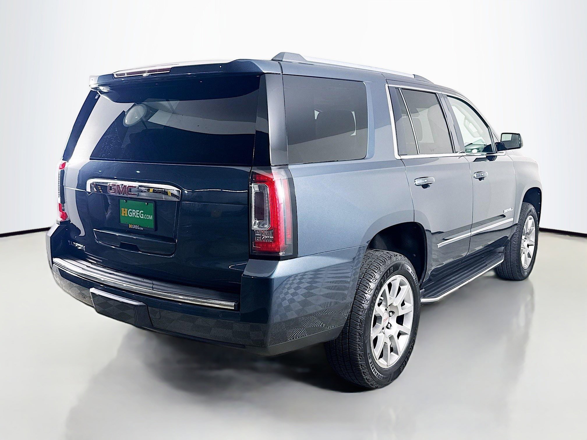 Used 2020 GMC Yukon Denali w/ Enhanced Security Package image 10