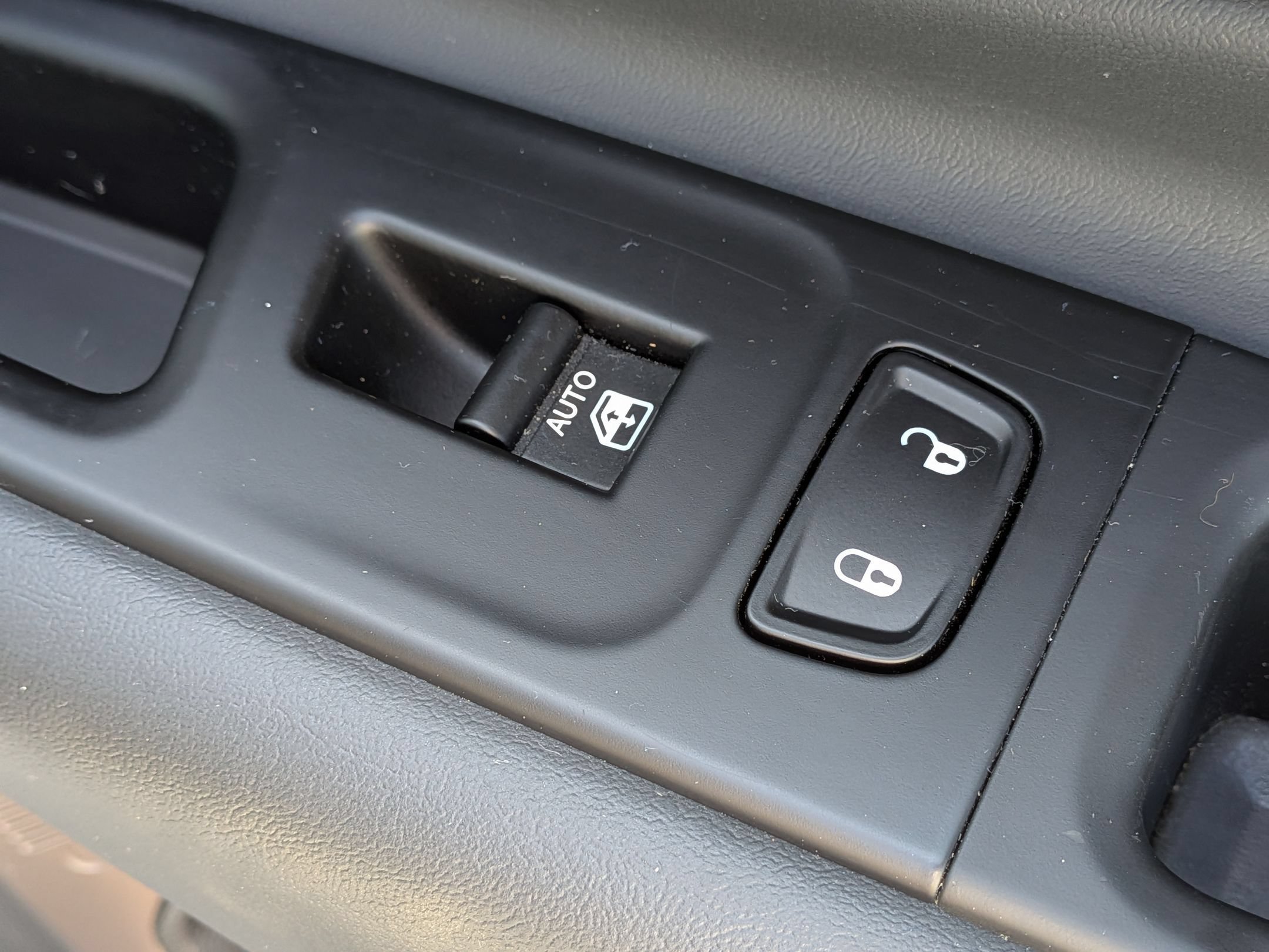 Used 2023 Jeep Renegade Latitude AWD/4WD image 35