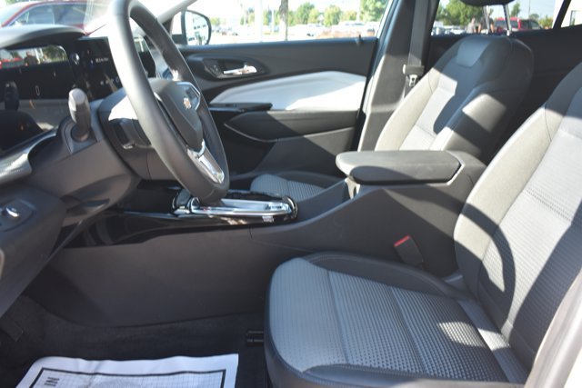 Used 2025 Chevrolet Trax LT w/ LT Convenience Package FWD image 14