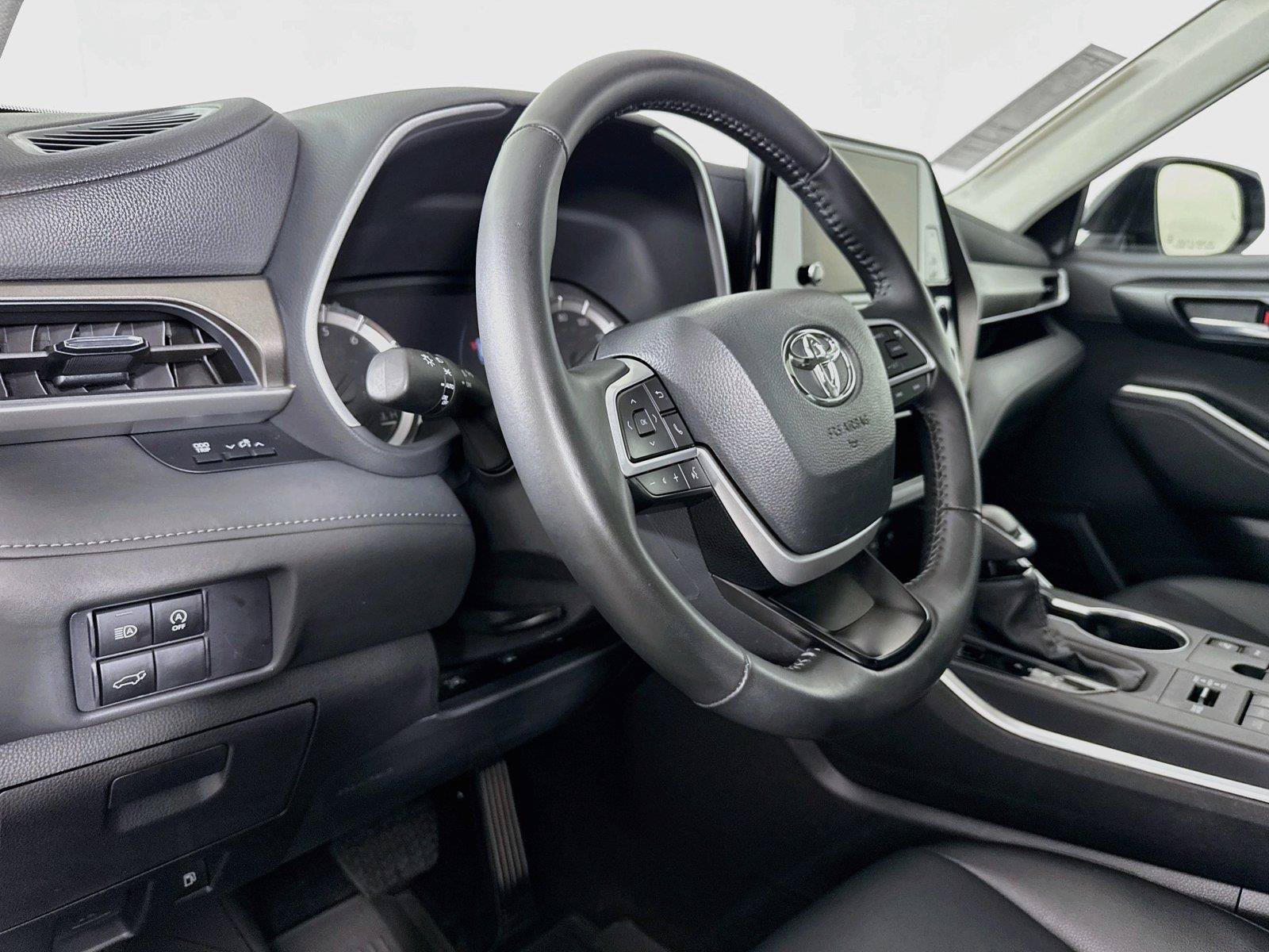 Certified 2026 Toyota Highlander XLE AWD/4WD image 4