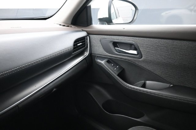 Used 2023 Nissan Rogue SV FWD image 8