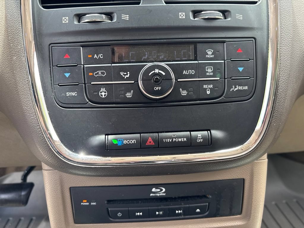 Used 2014 Chrysler Town & Country Limited FWD image 18