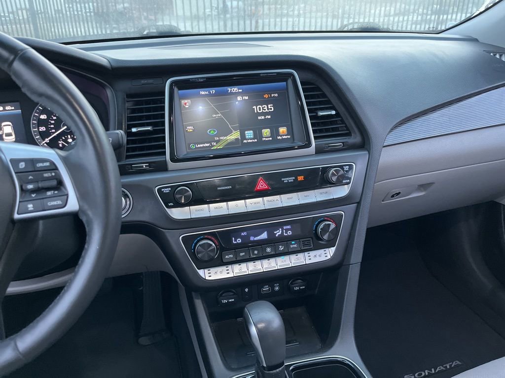 Used 2019 Hyundai Sonata Limited w/ Ultimate Package 04 image 18
