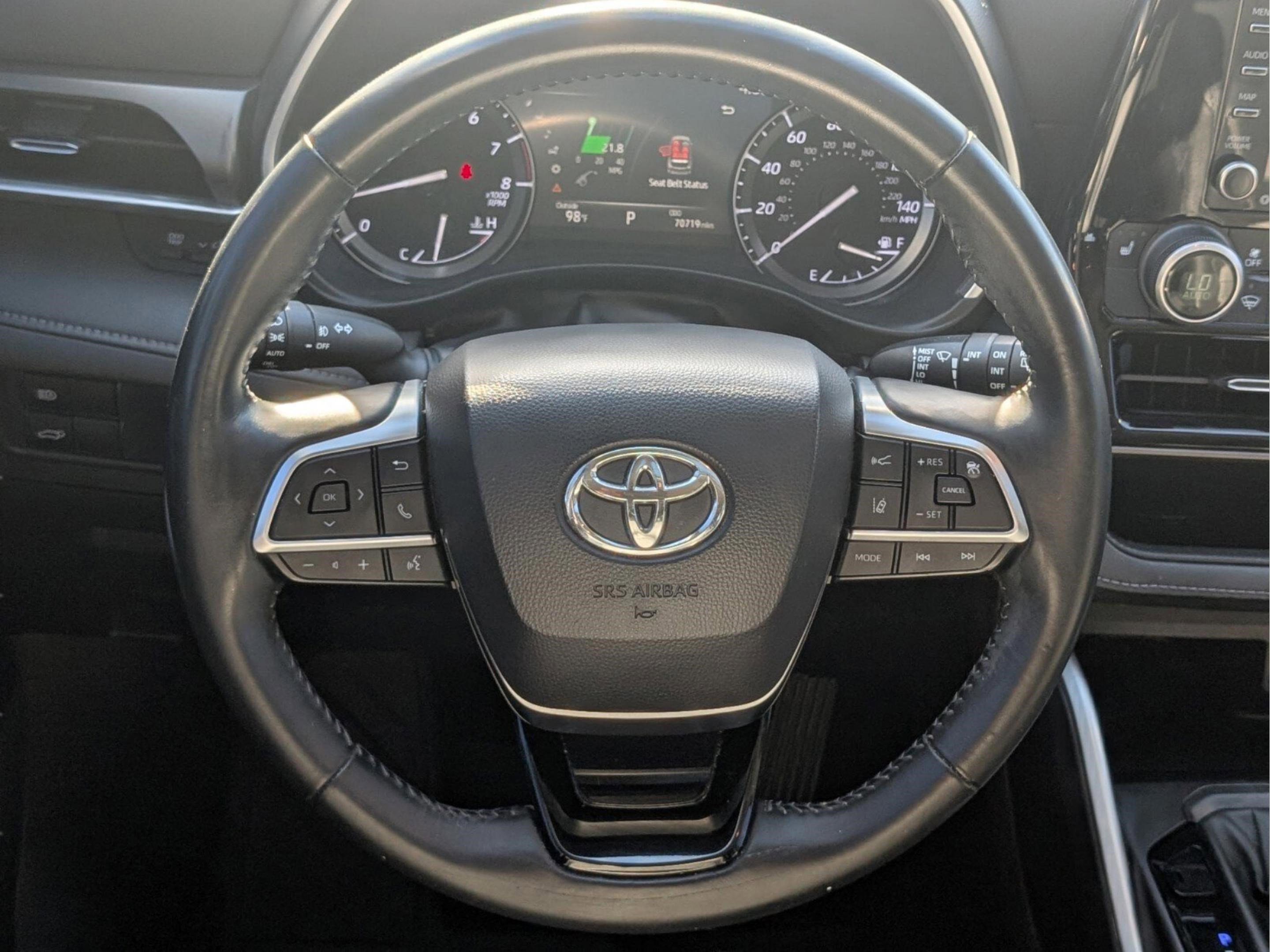 Used 2021 Toyota Highlander XLE FWD image 35