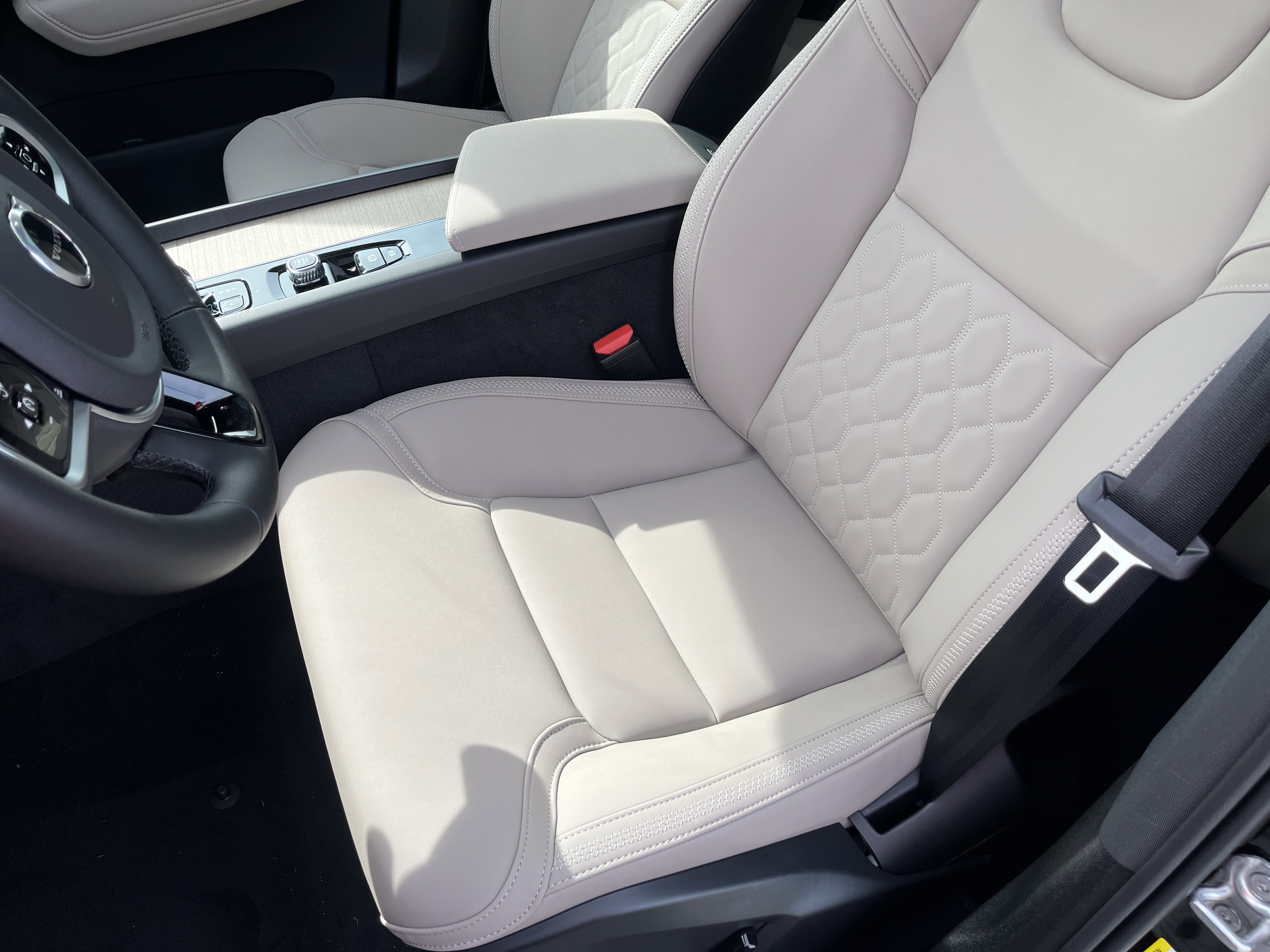 New 2026 Volvo XC60 B5 Core w/ Protection Package Premier image 23