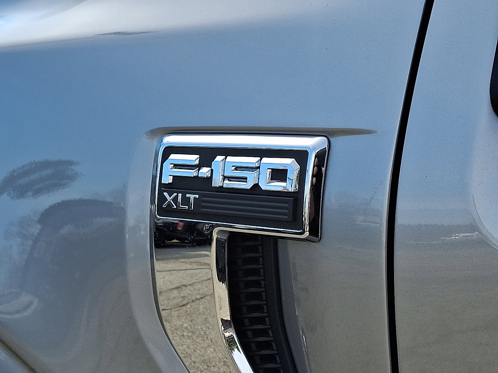 Certified 2022 Ford F150 XLT w/ Equipment Group 302A High image 32