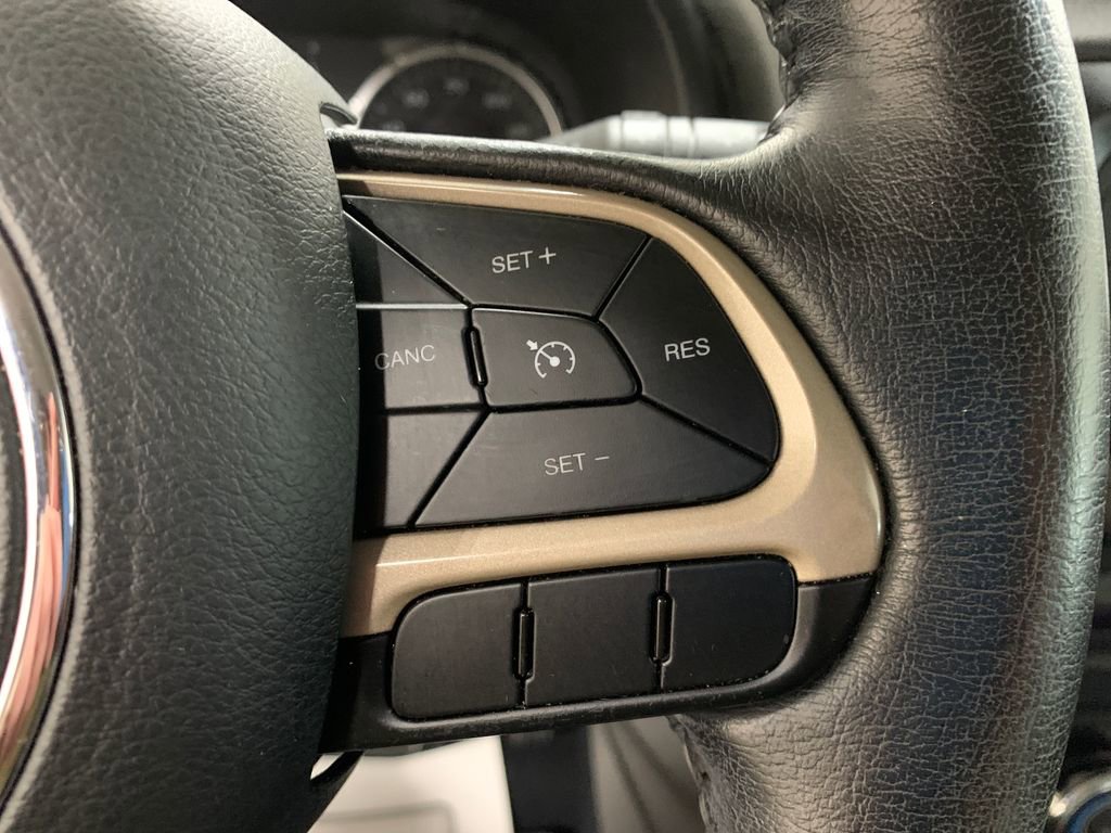 Used 2017 Jeep Renegade Latitude image 11