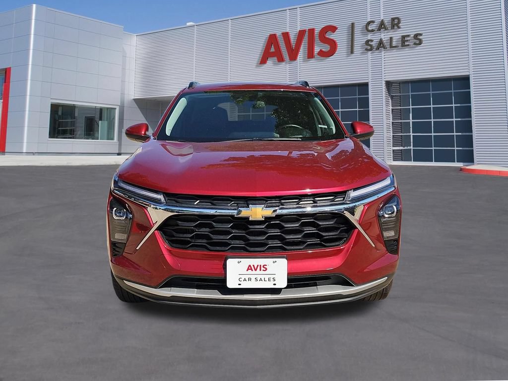 Used 2025 Chevrolet Trax LT w/ LT Convenience Package FWD image 2