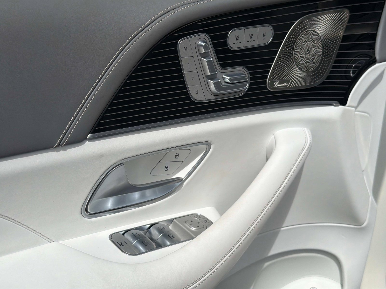 Used 2023 Mercedes-Benz Maybach GLS 600 4MATIC image 39