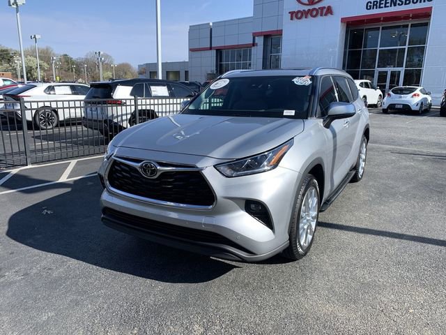 Used 2023 Toyota Highlander Limited image 4