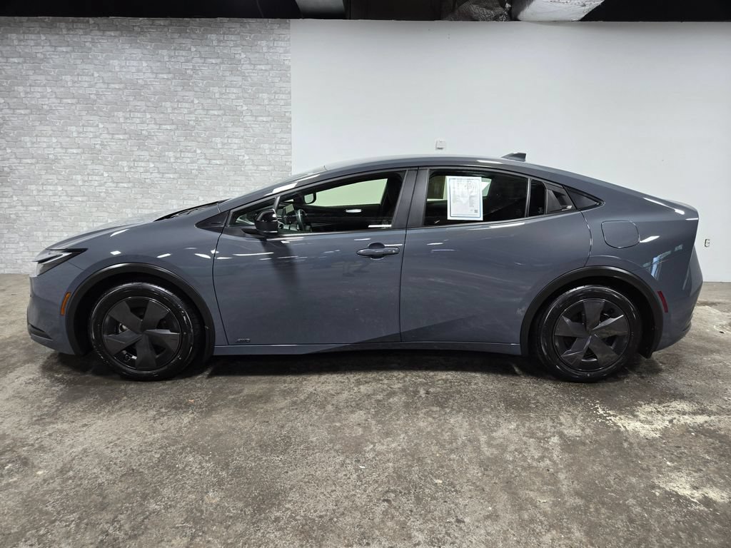 Used 2024 Toyota Prius LE AWD/4WD image 2