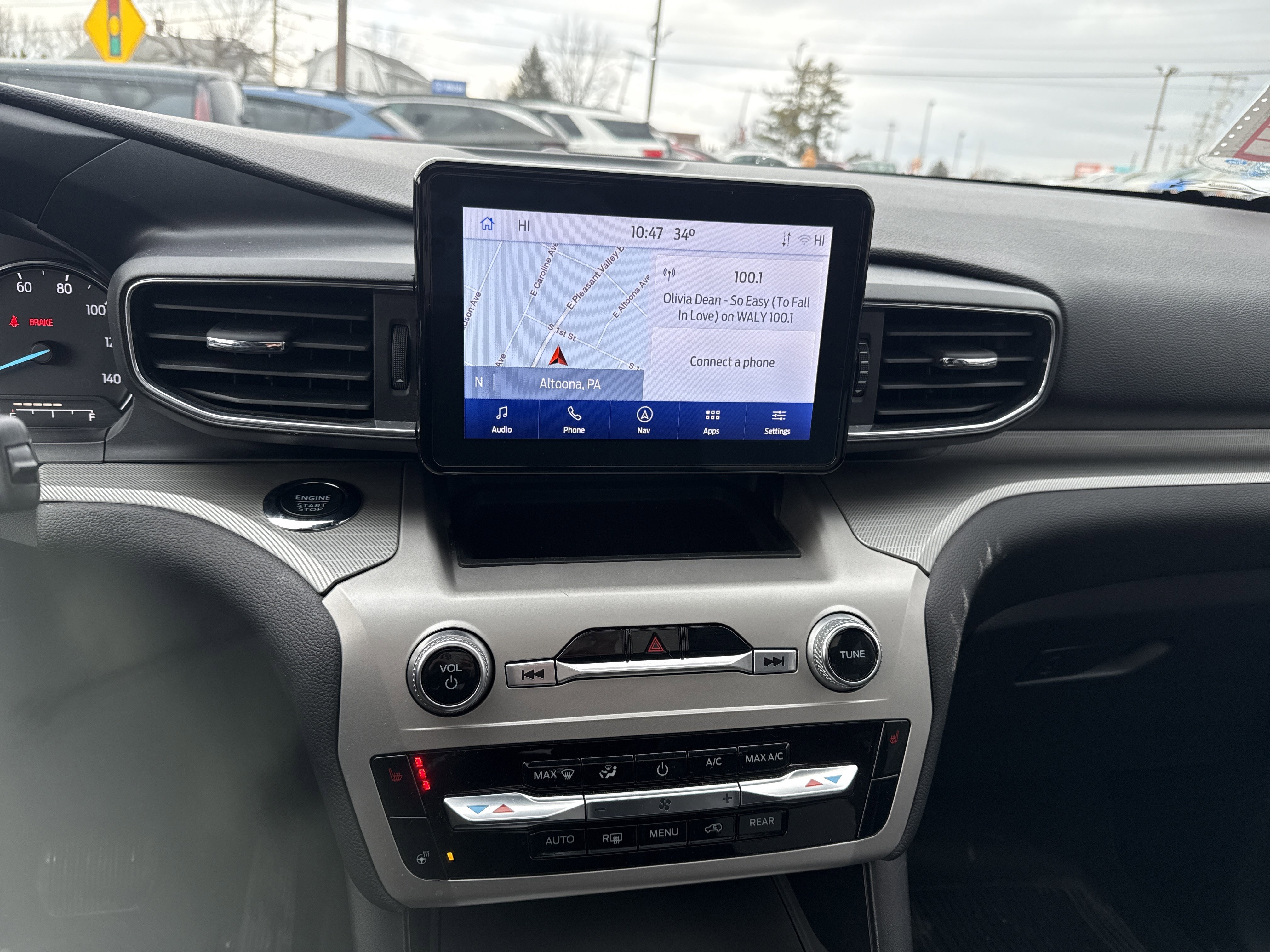 Used 2022 Ford Explorer XLT w/ Equipment Group 202A image 22