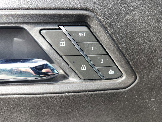 Used 2025 Chevrolet Colorado Z71 w/ Technology Package image 32