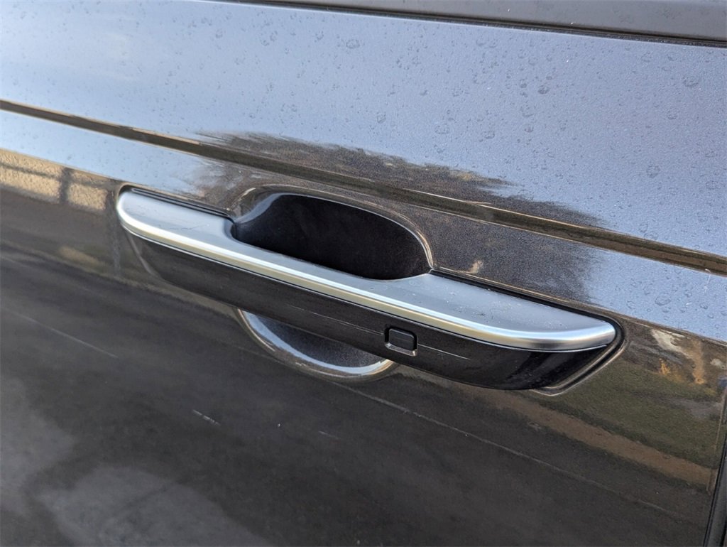 Used 2025 Kia Carnival EX image 6