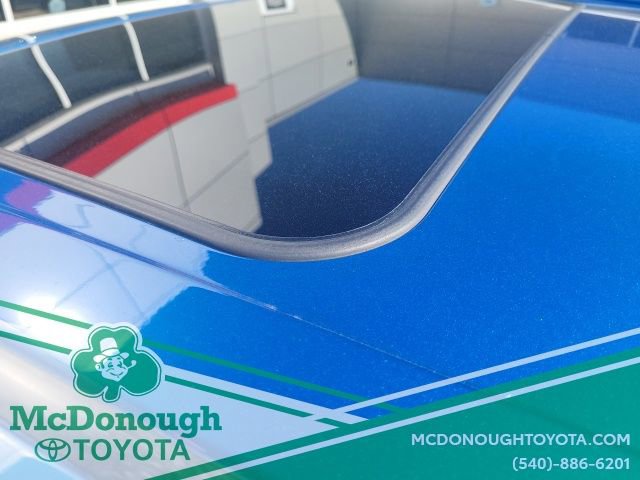 Used 2020 Toyota Camry SE w/ Sunroof Package image 9