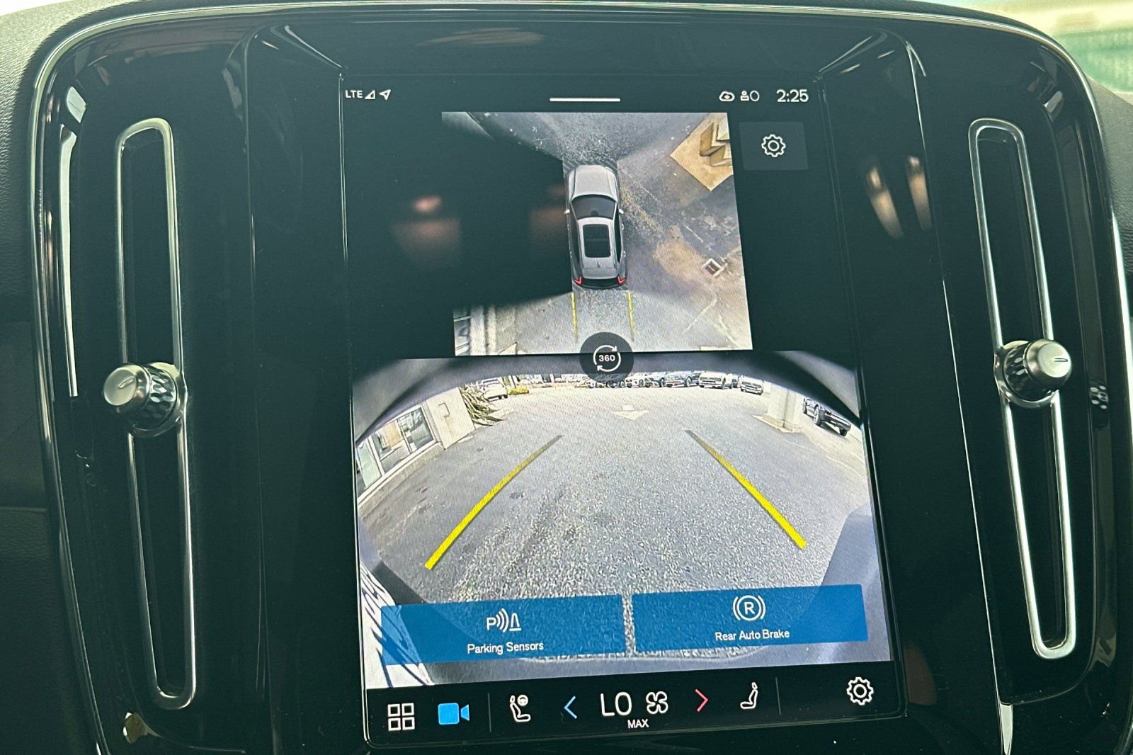 Used 2024 Volvo XC40 Recharge Ultimate w/ Protection Package Premier image 23