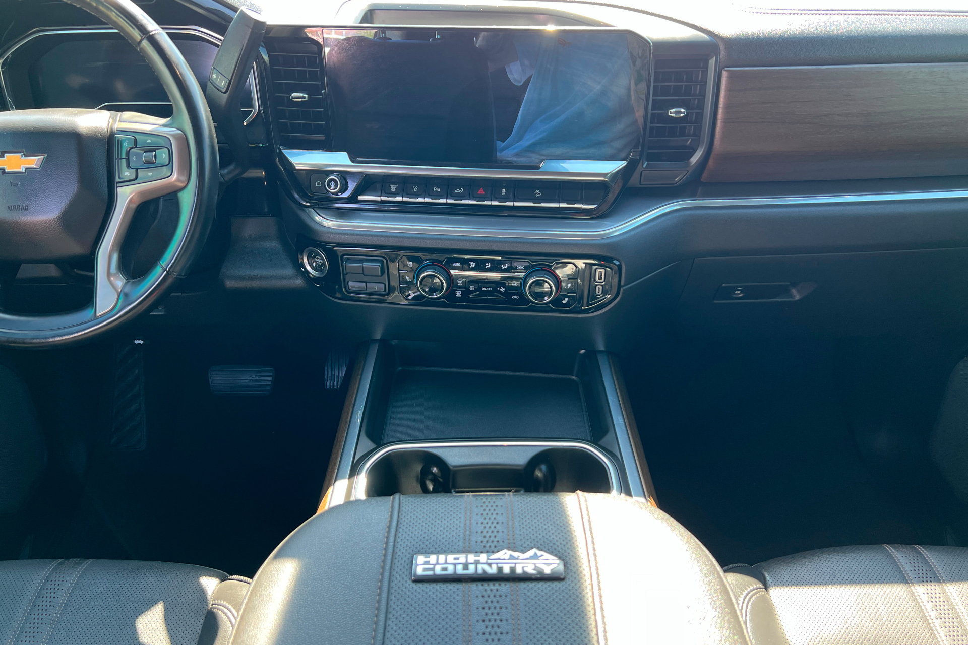 Used 2024 Chevrolet Silverado 3500 High Country w/ High Country Premium Package AWD/4WD image 14