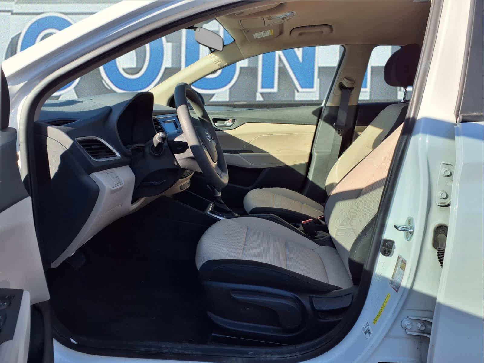 Used 2022 Hyundai Accent SE FWD image 7