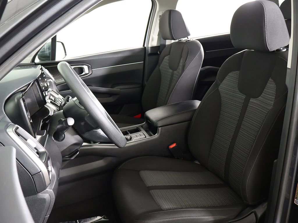 Used 2023 Kia Sorento LX image 30