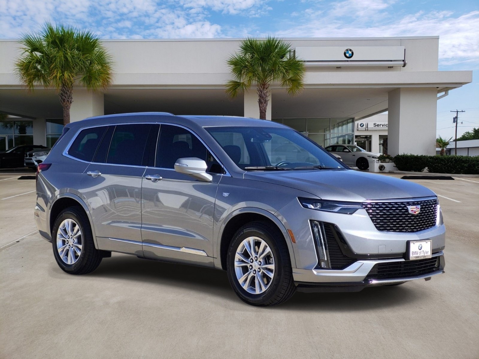 Used 2025 Cadillac XT6 Luxury FWD image 3