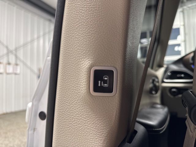 Used 2024 Chrysler Voyager LX image 16