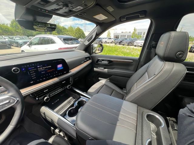 Used 2025 Chevrolet Tahoe High Country AWD/4WD image 13