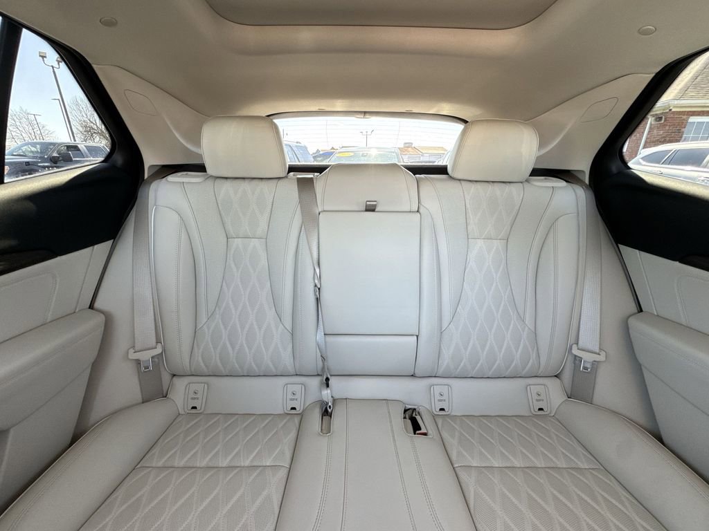 Used 2023 Buick Envision Avenir AWD/4WD image 23