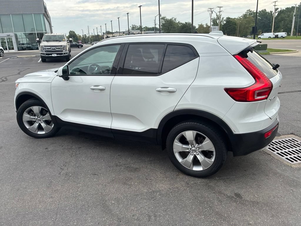 Used 2020 Volvo XC40 T5 Momentum AWD/4WD image 6